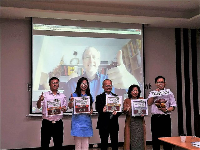 Cuộc thi Sô-cô-la Quốc tế khu vực châu Á-Thái Bình Dương năm 2018 (ICA) lần đầu tiên được tổ chức tại Đài Loan. Tại buổi họp báo tổ chức ngày 14/6/2018, thông qua hình thức phát biểu trực tuyến, Chủ tịch ICA Martin Christy cùng Chính quyền huyện Bình Đông, Cục Bảo tồn Đất và Nước thuộc Ủy ban Nông nghiệp và trường Đại học Quản lý Khách sạn và Du lịch Quốc gia Cao Hùng đã giới thiệu về thông tin cuộc thi (Ảnh: CNA)