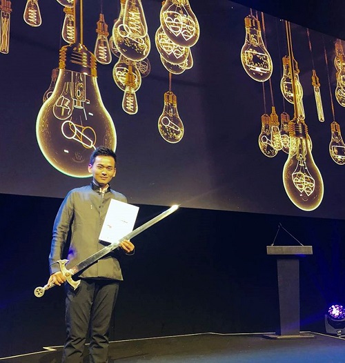 Chou Tung-yen berhasil meraih penghargaan The Knight of Illumination Awards