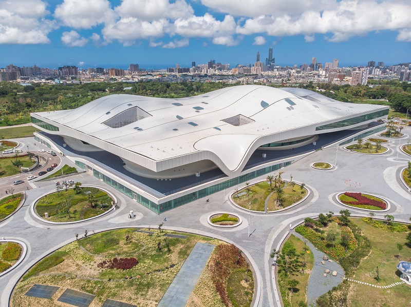 Presiden Tsai Ing-wen menghadiri peresmian National Kaohsiung Center for the Arts (Weiyuying)