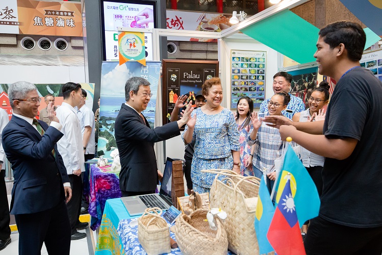 Kementerian Luar Negeri (MOFA) kembali menghadirkan Asia Pacific Culture Day pada tanggal 27-28 Oktober kemarin, bertempat di aula lantai satu Taipei Main Station. Wakil Presiden Chen Chien-jen turut hadir dalam upacara pembukaan untuk memberikan sambutan.