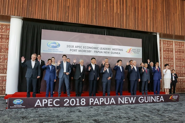 Ngày 10/12/2018, Ủy ban Phát triển Quốc gia (NDC) đã nhận được thông báo của Ban Thư ký APEC về việc tiếp sau Mỹ, Mexico, Nhật Bản, Canada, Hàn Quốc và Singapore, Đài Loan đã trở thành thành viên của Hệ thống quy tắc trao đổi dữ liệu cá nhân xuyên biên giới APEC (CBPR). Ảnh trên là hình ảnh Hội nghị cấp cao APEC được tổ chức tại Papua New Guinea vào tháng 11/2018. Người đầu tiên, bên phải, đứng ở dãy sau là đại diện lãnh đạo Đài Loan, ông Trương Trung Mưu (Ảnh: CNA)