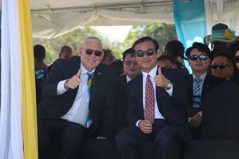 Viện trưởng Viện lập pháp Tô Gia Toàn thay mặt Tổng thống Thái Anh Văn đến tham dự lễ kỷ niệm tròn 40 năm ngày Saint Lucia giành độc lập. Ông Tô Gia Toàn (hàng trước, bên phải) cùng Thủ tướng Saint Lucia Allen Chastanet (hàng trước, bên trái) cùng xem chương trình diễu hành tại buổi lễ (Ảnh: FB Tô Gia Toàn)