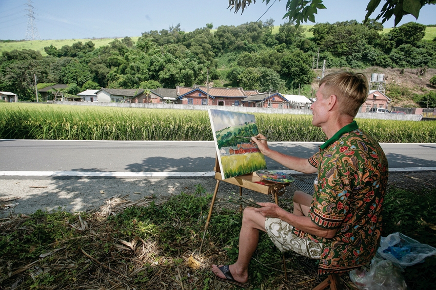 Ivan often finds a quiet spot outside to capture beautiful images of Taiwan. (courtesy of Art of Ivan Yehorov)