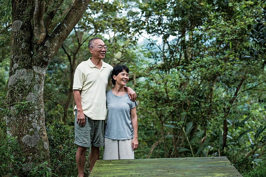移居長濱的張念陽和陳慈佈,買地自建「陽光佈居」,在偏鄉遇見不一樣的自己。