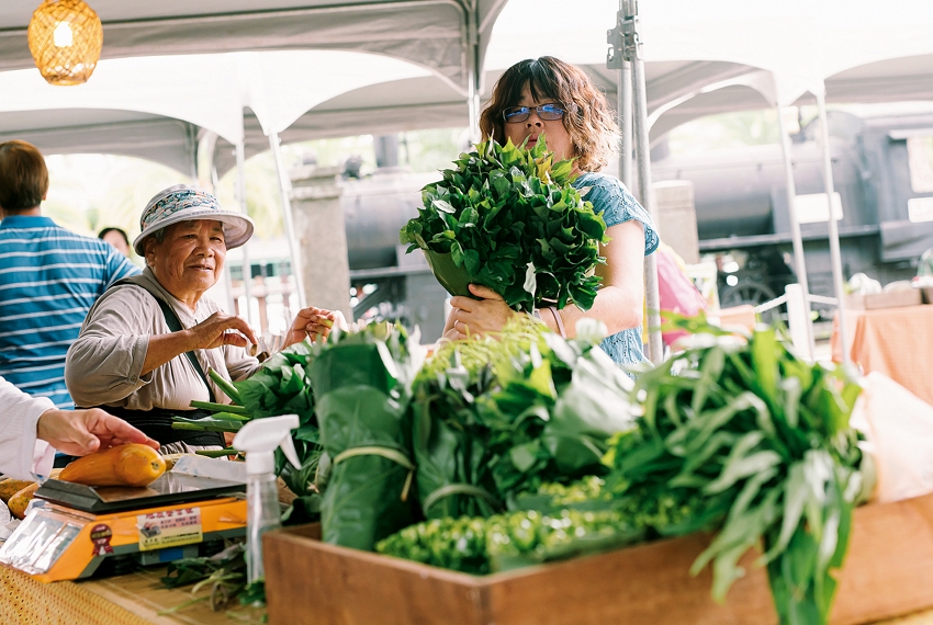 Farmers’ markets put into practice sustainability from production to sales.