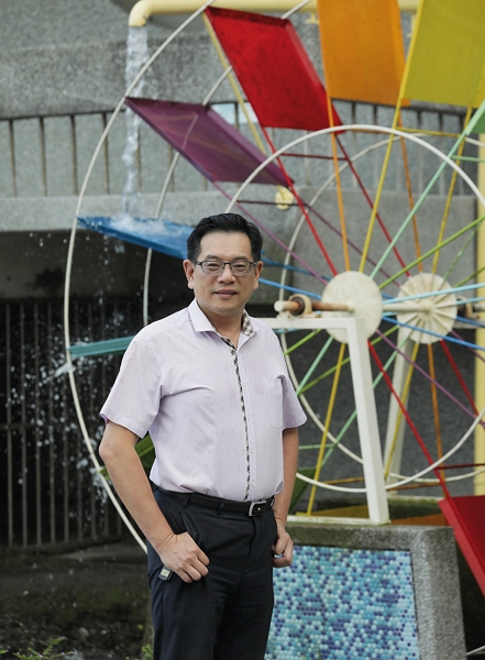 先後擔任北成國小及公正國小校長的簡信斌,對台日交流及國家級選手培育,投入極大心力。