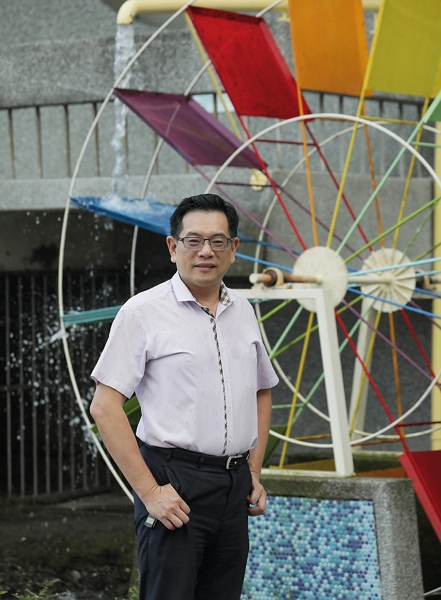 Chien Hsin-pin, headmaster first at Pei-cheng Elementary and now at Gong Jheng Elementary, has devoted himself to Taiwan–Japan exchanges and to nurturing national athletes.