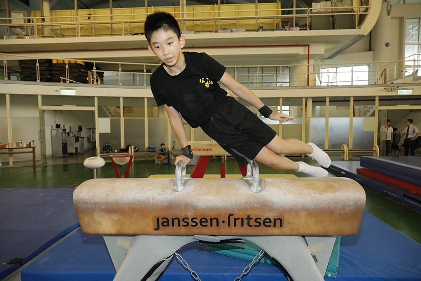 Chen Yushu, a sixth-grader at Gong Jheng Elementary, participated in the 2018 national gymnastics championship, taking second place in the team competition for fifth- and sixth-graders, and fourth place in the floor exercises for individuals.