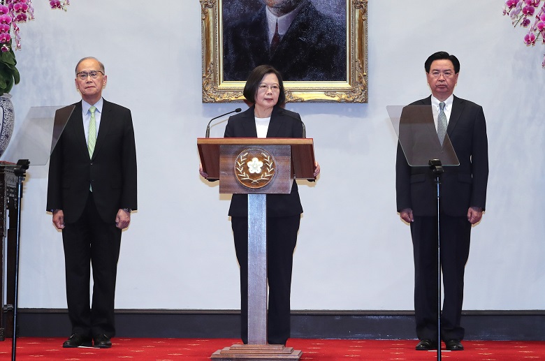 Taiwan tidak akan mengikuti sepak terjang Tiongkok yang menggunakan diplomasi uang untuk memenuhi berbagai permintaan yang tidak masuk akal. Terlebih lagi, janji-janji bantuan keuangan yang dilontarkan Tiongkok pada kenyataannya hanyalah janji kosong. Sedangkan kontribusi Taiwan terhadap Kepulauan Solomon adalah kontribusi yang telah sangat bermanfaat bagi masyarakat Kepulauan Solomon, dan tidak bisa diukur dengan uang.