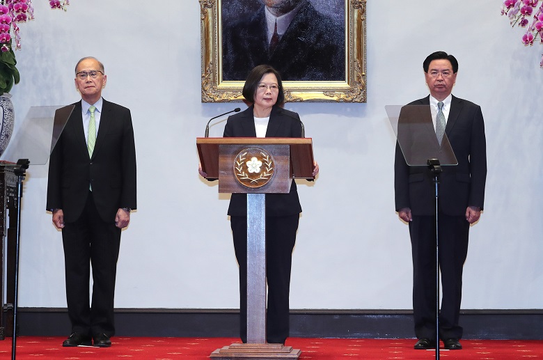 Taiwan tidak akan mengikuti sepak terjang Tiongkok yang menggunakan diplomasi uang untuk memenuhi berbagai permintaan yang tidak masuk akal. Terlebih lagi, janji-janji bantuan keuangan yang dilontarkan Tiongkok pada kenyataannya hanyalah janji kosong. Sedangkan kontribusi Taiwan terhadap Kepulauan Solomon adalah kontribusi yang telah sangat bermanfaat bagi masyarakat Kepulauan Solomon, dan tidak bisa diukur dengan uang. 