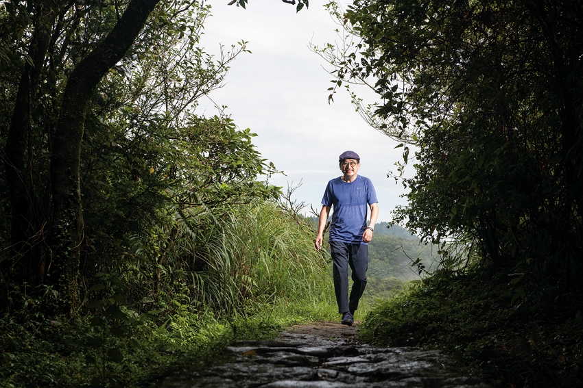 Chan Wei Hsiung says that climbing mountains opens up the body’s senses to the world, and that experiencing nature and danger brings forth new life narratives. (photo by Chuang Kung-ju)