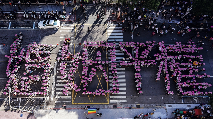 Since 2003, pride parades and myriad other events have been giving support and comfort to LGBT people all over Taiwan. (photo by Lin Min-hsuan)