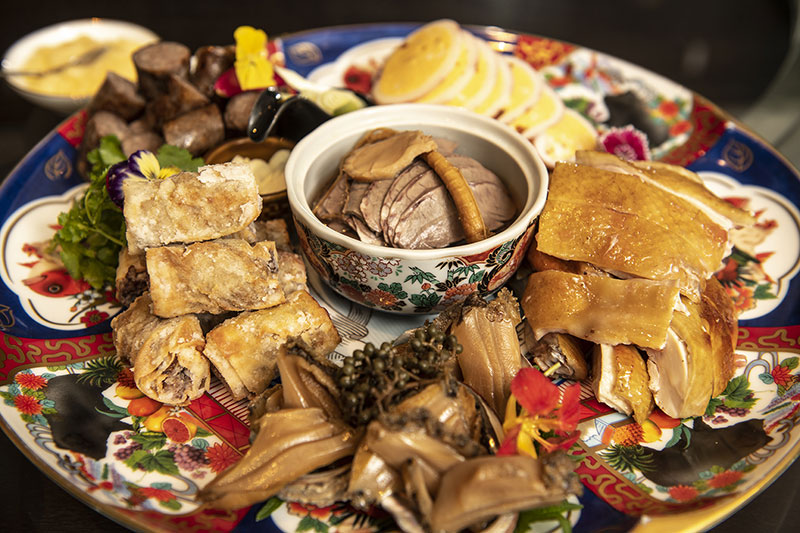 Wherever possible, Mountain and Sea House uses local meat and vegetables with low food miles. It is also committed to promoting native produce through traditional Taiwanese cooking methods, bringing classic local flavors to the wider world.