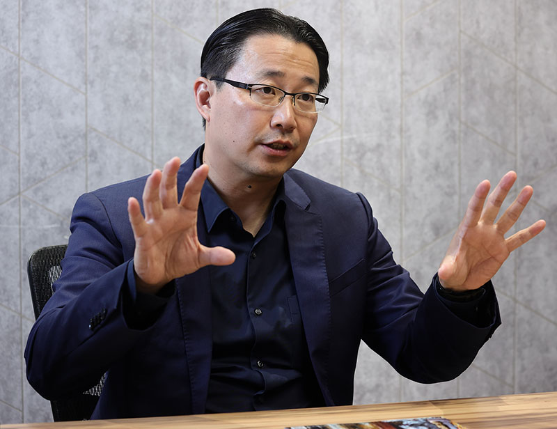 Charles Li, CEO of PlayNitride, believes that the success of their micro LED production line is not only due to technological breakthroughs, but also support from investors worldwide in terms of funding and direction.