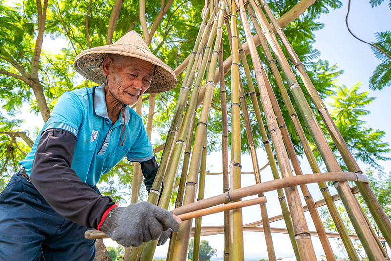 80歲的曾吉永，年輕時曾以竹編石笱為業。