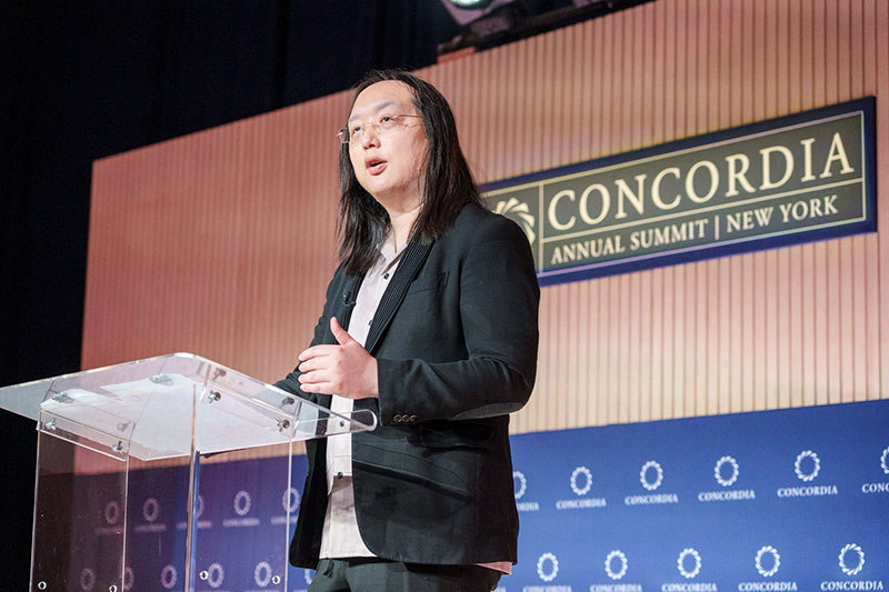 Digital Minister Audrey Tang outlines Taiwan’s success in promoting digital democracy during her speech at the 2023 Concordia Annual Summit Sept. 19 in New York City. (MOFA)