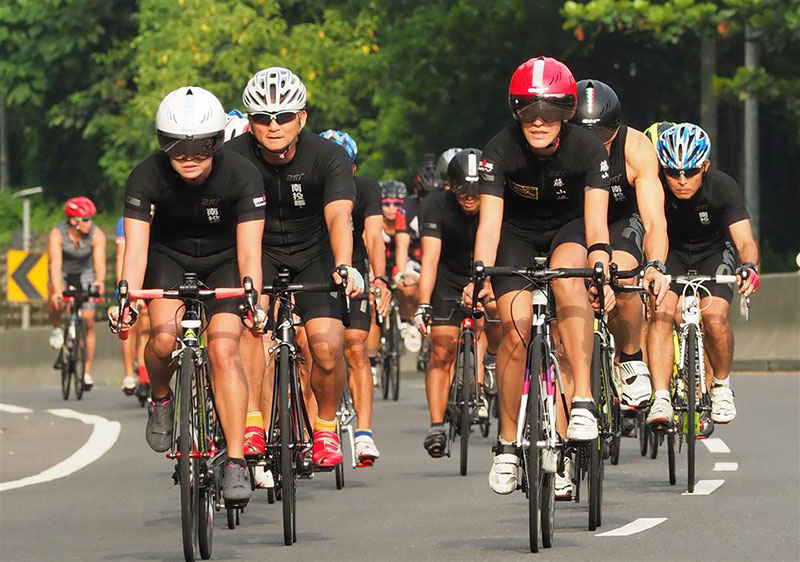 Cycling is on the rise in Taiwan, where groups of riders are becoming a common sight on holidays.