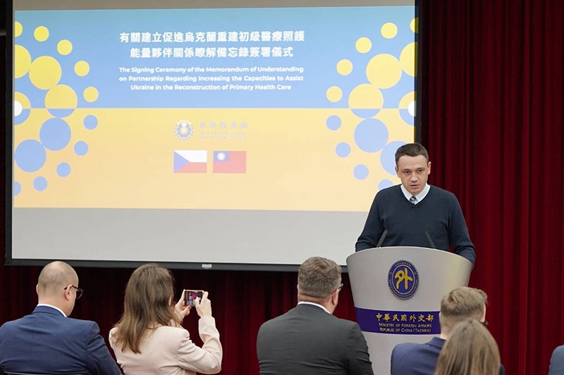 在台灣烏克蘭僑民代表溥猷立（Yurii Poita）代表致謝。