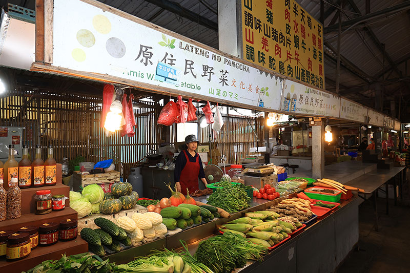 Foraged vegetables are a special feature of produce markets in Hualien. Here they are on sale at the Ji’an evening market.