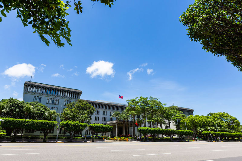 FM Lin, Deputy FM Wu meet with international journalists