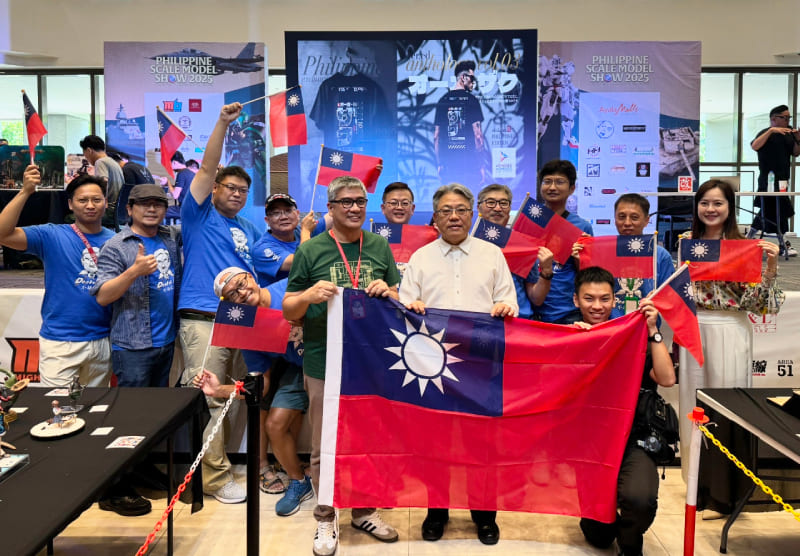 駐菲律賓代表處楊公使登仕出席2025菲律賓比例模型大賽為台灣選手加油