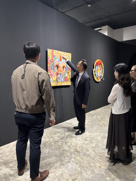 駐泰國臺北經濟文化辦事處藍代表夏禮觀賞「塗鴉俱樂部」展覽(2)