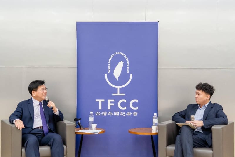 外交部長林佳龍與台灣外國記者會（TFCC）座談，強調台灣將持續以民主韌性與科技實力為國際社會創造更多價值。