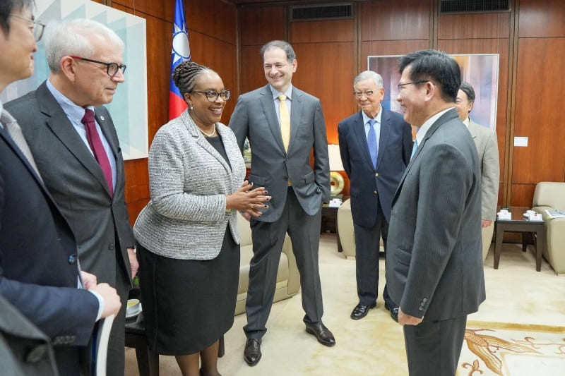 外交部長林佳龍與「世界醫師會」訪團交流。