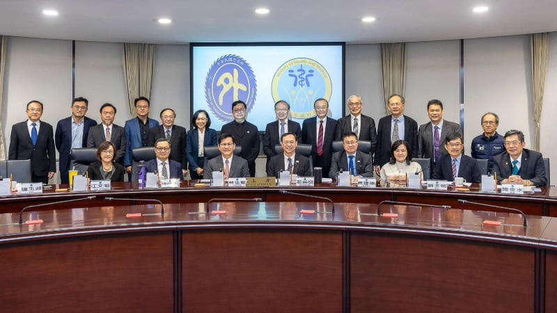 外交部與衛生福利部「醫療衛生外交諮詢小組」委員合影。