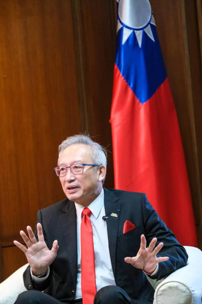 外交部政務次長吳志中長強調，降低半導體產業風險的最佳方式並不是將台灣的晶圓廠移往海外，而是「避免戰爭」。