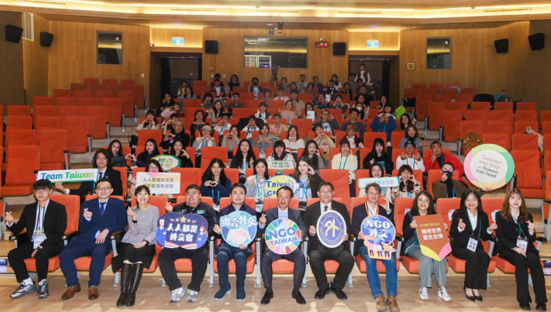 「2025 外交部NGO國際事務人才培訓班」嘉義場學員合影。