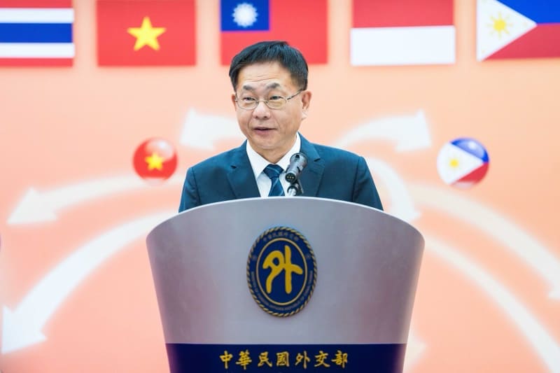 外交部常務次長葛葆萱代表外交部致歡迎詞。