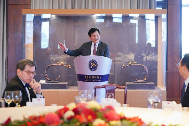 外交部長林佳龍致開場詞。