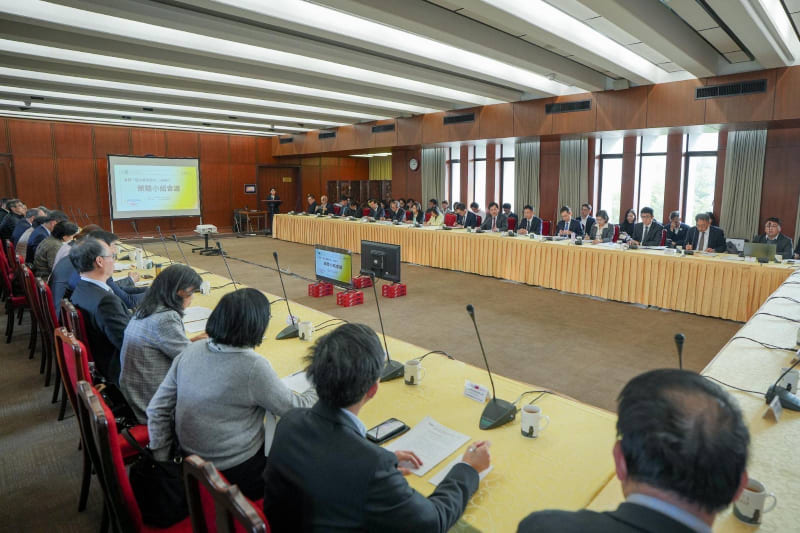 各部會代表積極參與討論。
