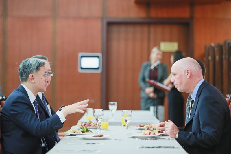 外交部の李淳次長、米モンタナ州知事と意見交換 Taiwan Today